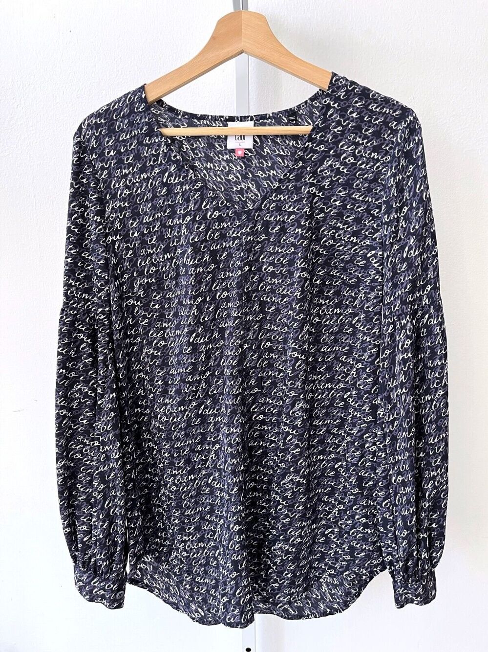 CABI Te Amo I Love You Blouse Long Sleeve Top Shirt V-Neck Style 5336 Blue S